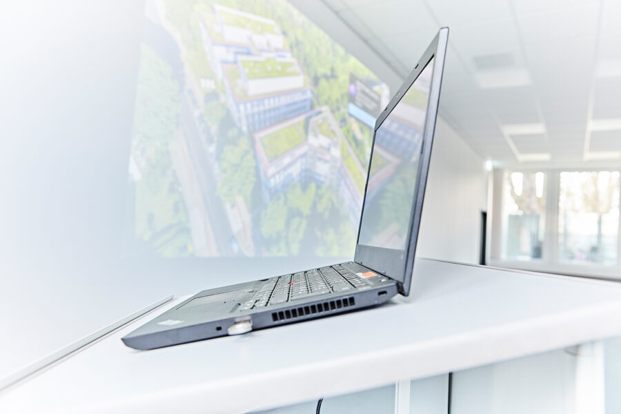 Konferenzraum C – Laptop und Beamerprojektion